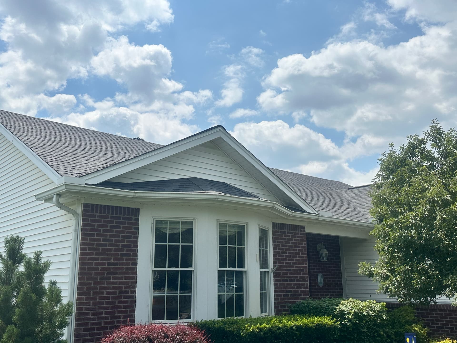 Bay window roofline & ridge detail — Dundee, MI